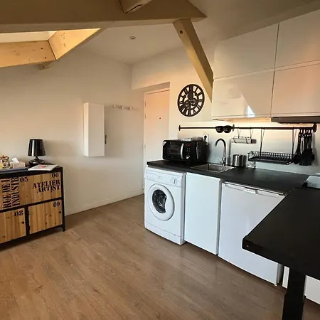 Apartment Bright Near The Of *